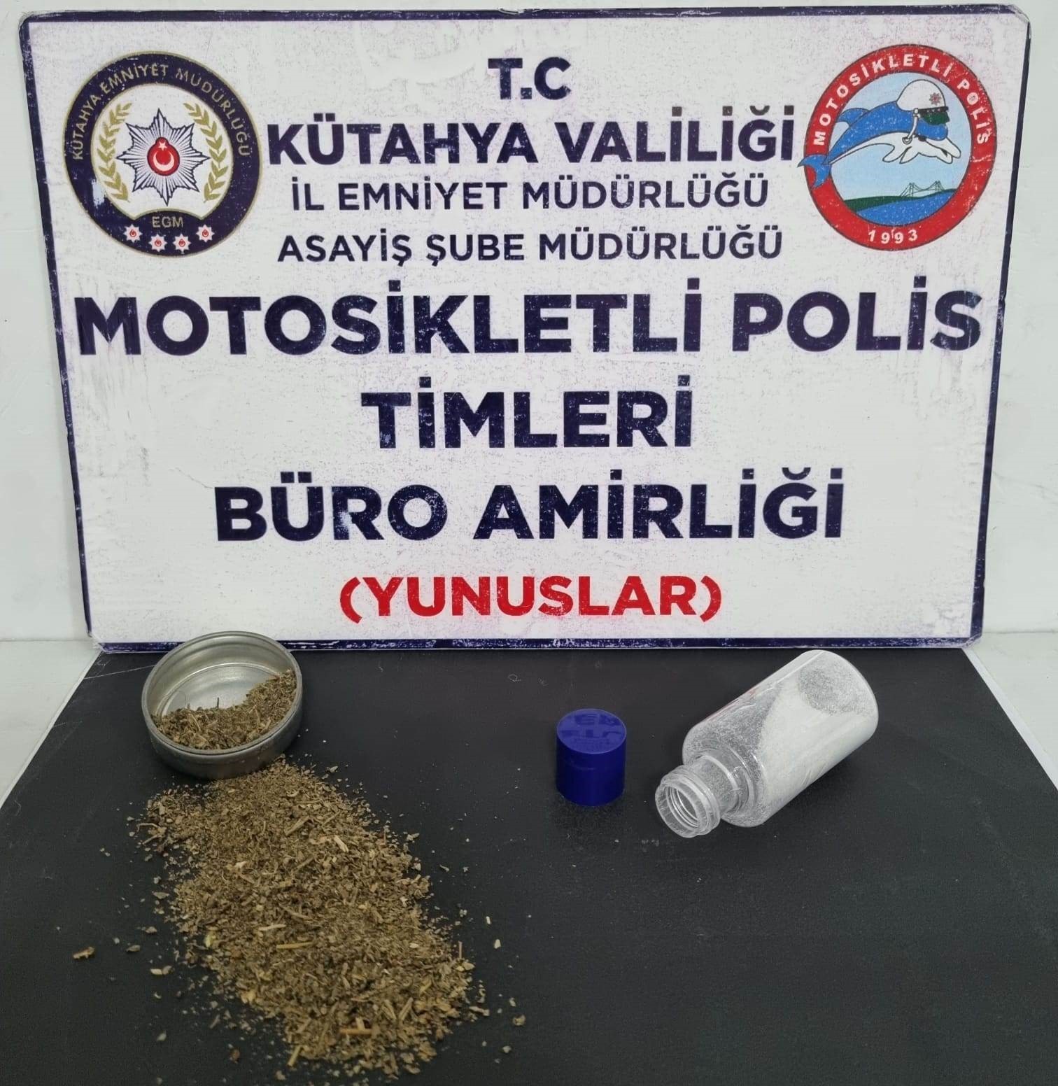 Kütahya'da Motosikletli Polisler Uyuşturucu Yakaladı