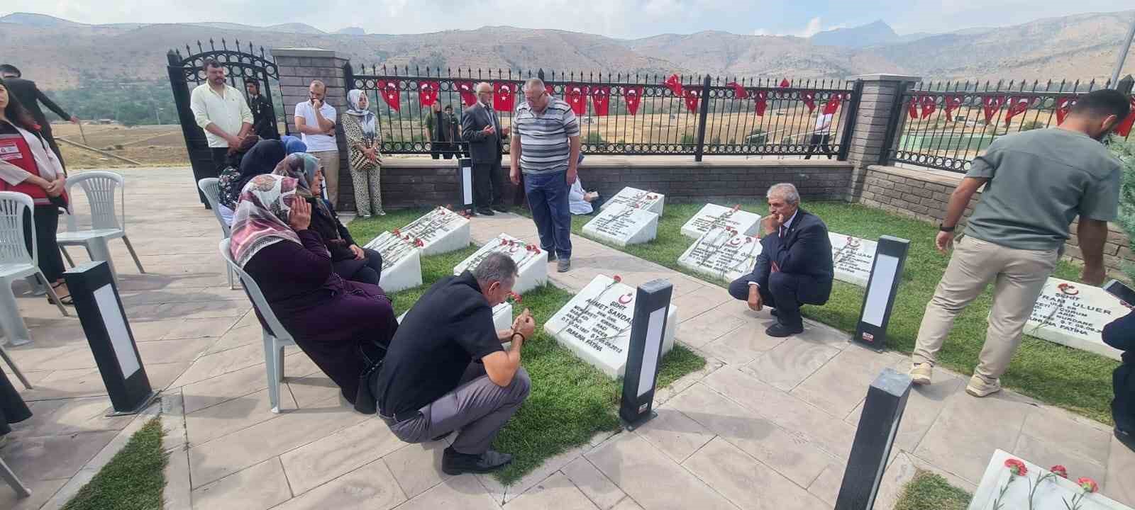 Afyonkarahisar'da şehitler dualarla anıldı.