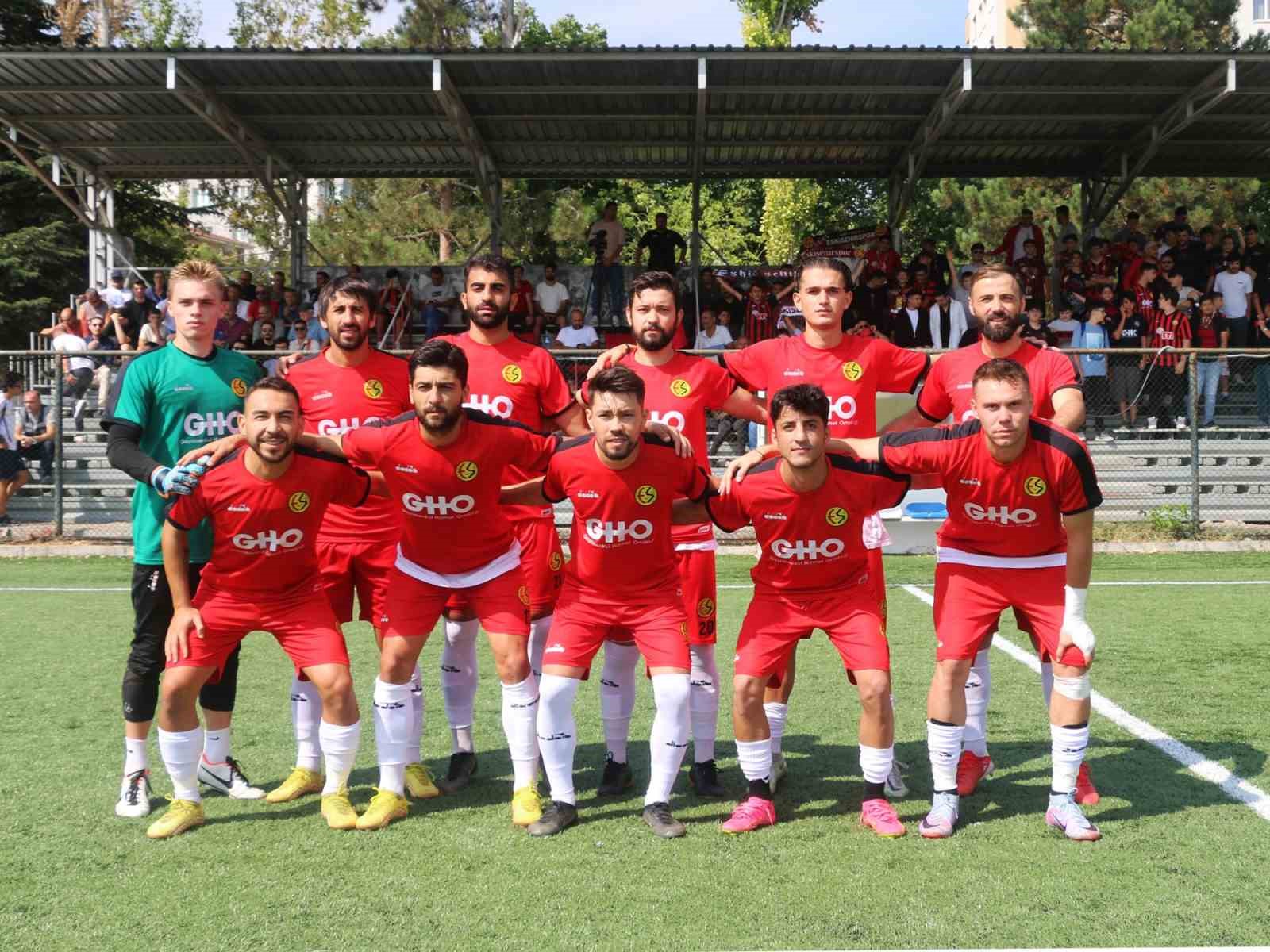 Eskişehirspor Eskişehir Demirspor'u mağlup etti.