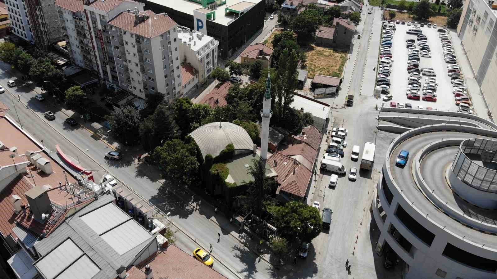 Eskişehir'de Hal Camii'nin yıkılma kararı tepki çekiyor.