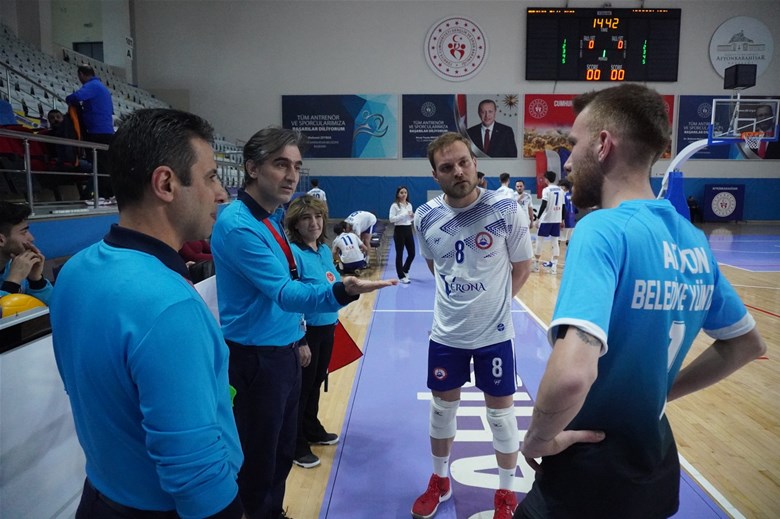 Afyonkarahisar'da Voleybol Aday Hakem Kursu Başlıyor