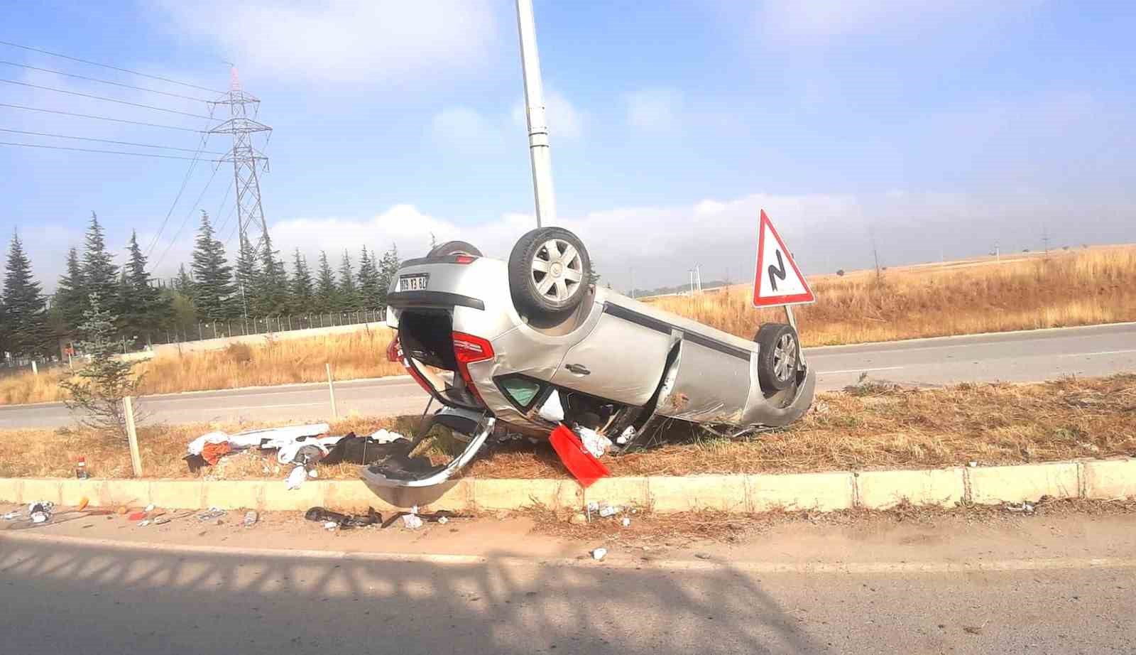 Altıntaş'ta korkutan trafik kazası: 3 yaralı