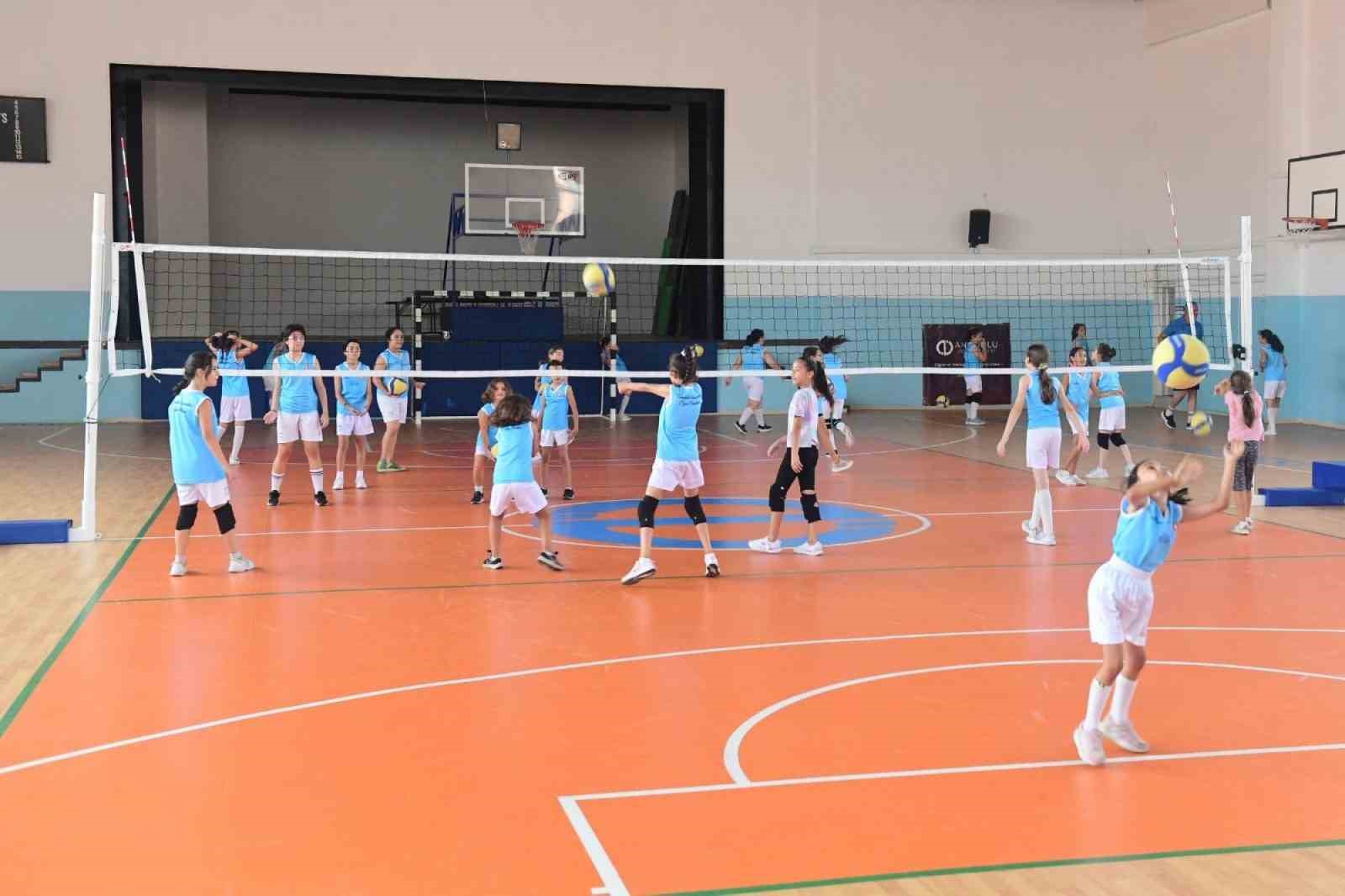 Anadolu Üniversitesi Yaz Spor Okulları'nda Voleybol Şöleni