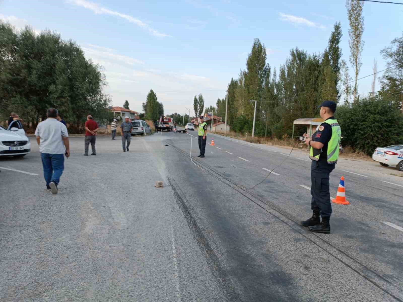 Şuhut'ta Otomobil ile Motosiklet Kaza Yaptı, 1 Yaralı