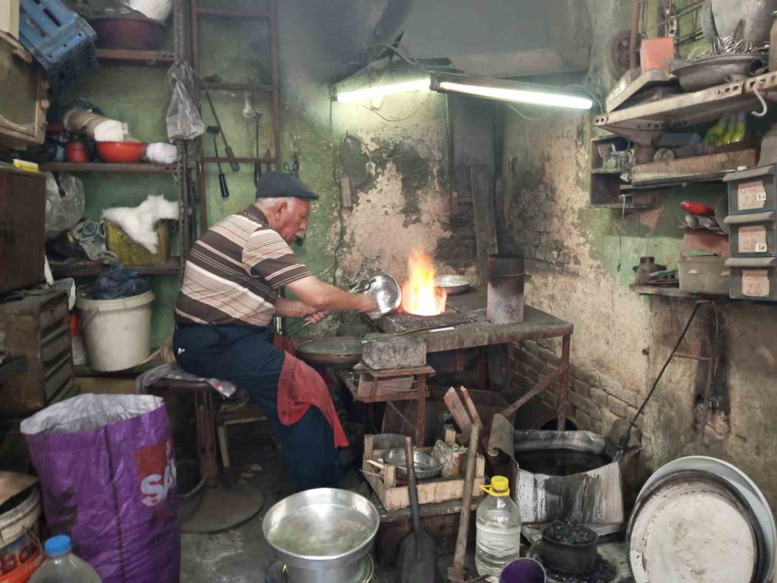 Afyonkarahisar'ın Son Kalaycısı Mesleği Bırakacak