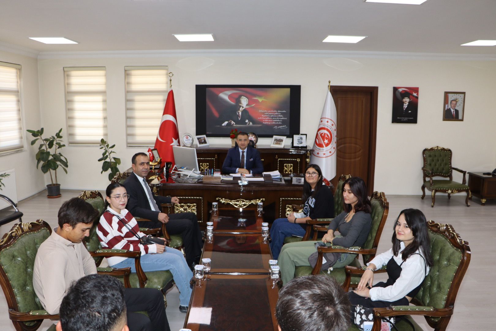 Kaymakamdan Halk Eğitimi Merkezi'ndeki Öğrencilere Tebrik!