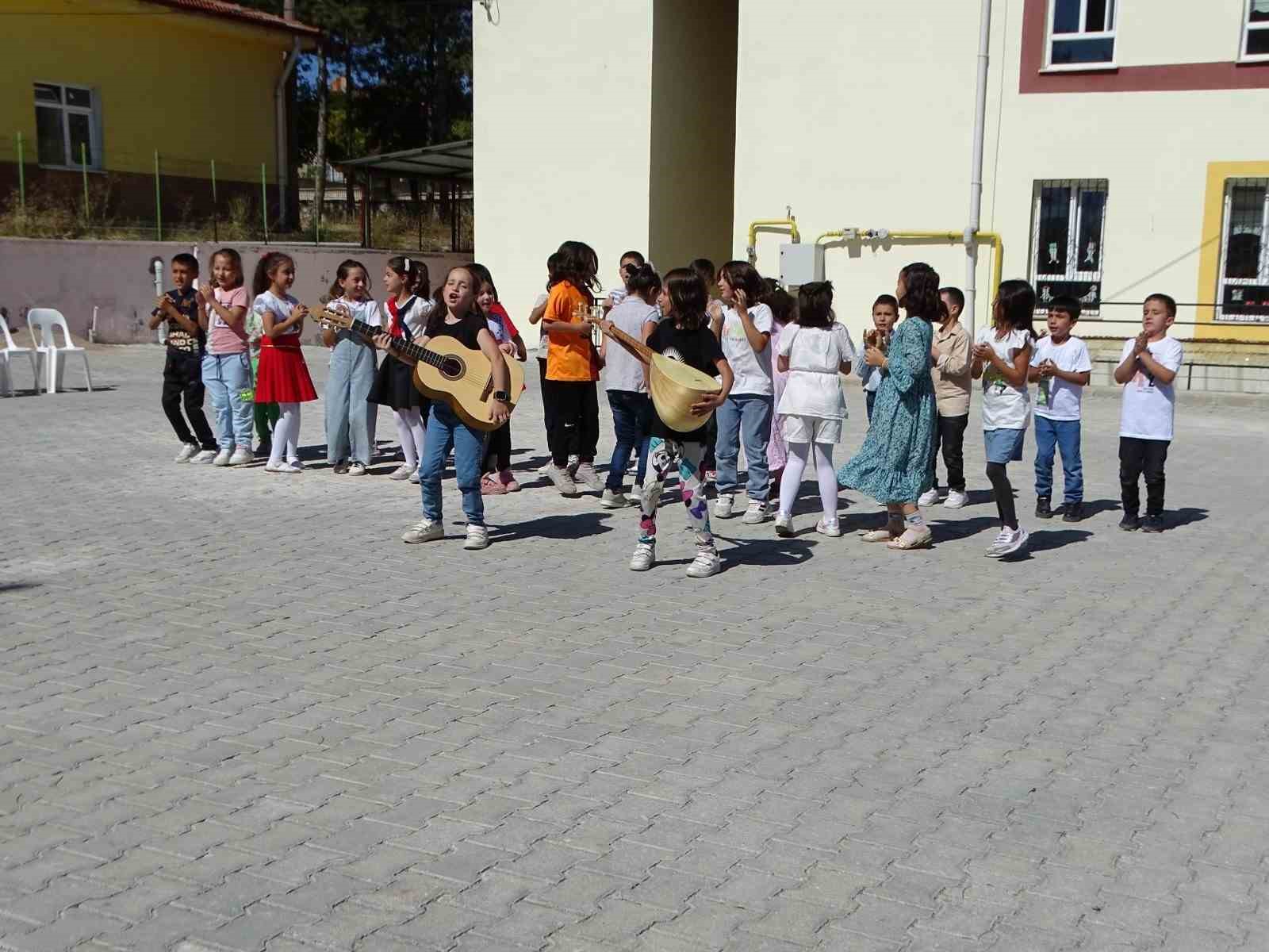 Kütahya'da İlköğretim Haftası Coşkusu