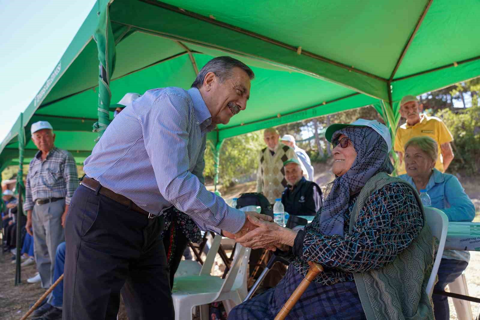 Tepebaşı Belediyesi, Deneyimli Vatandaşlarla Piknik Yaptı