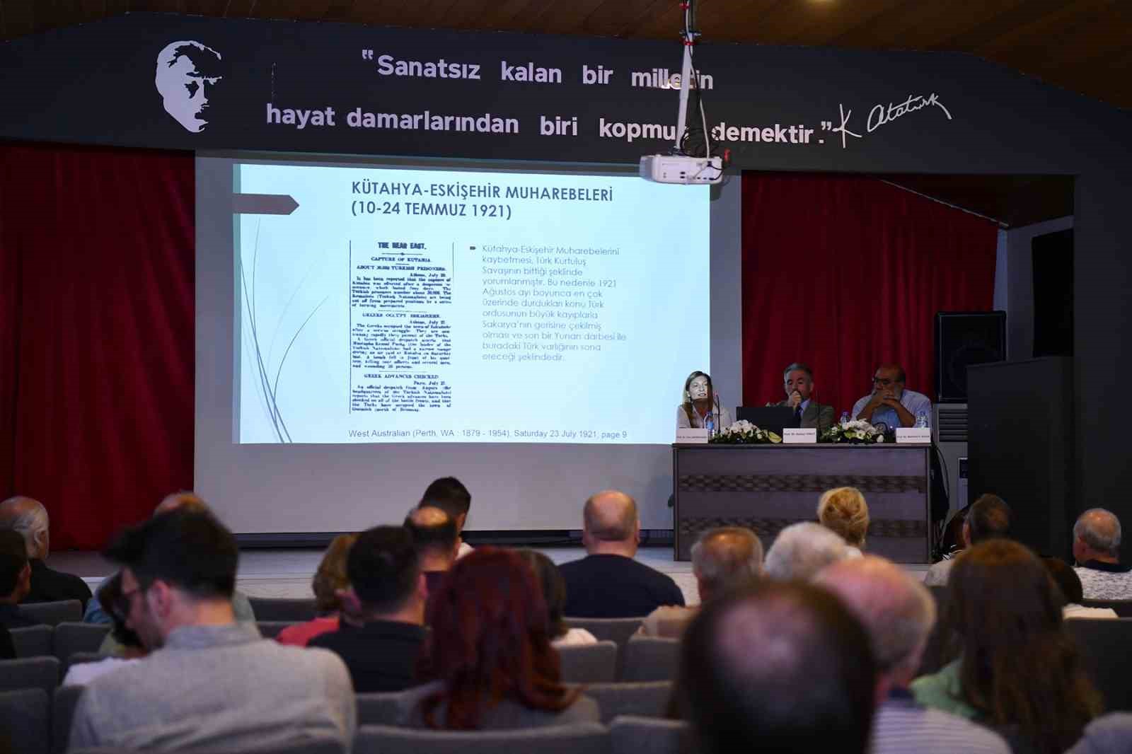 Tepebaşı Belediyesi, Cumhuriyet ve Eskişehir konusunda konferans düzenledi.