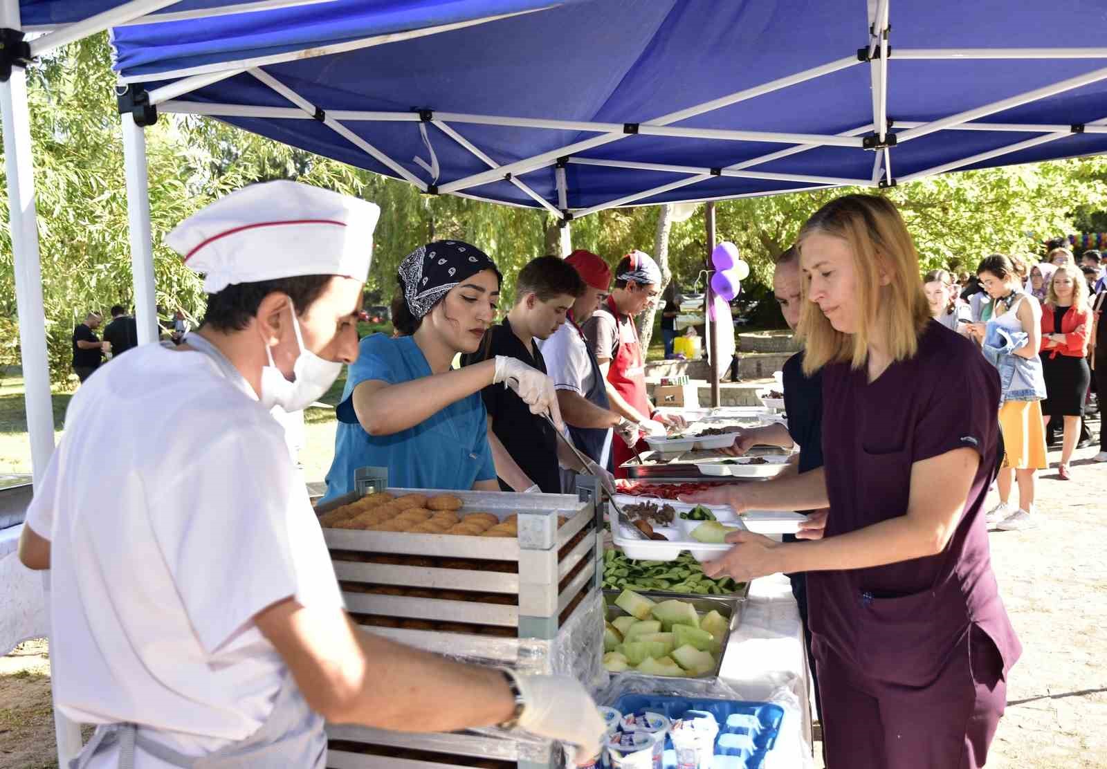 ESOGÜ Hastanesi'nde Pilav Günü Coşkusu