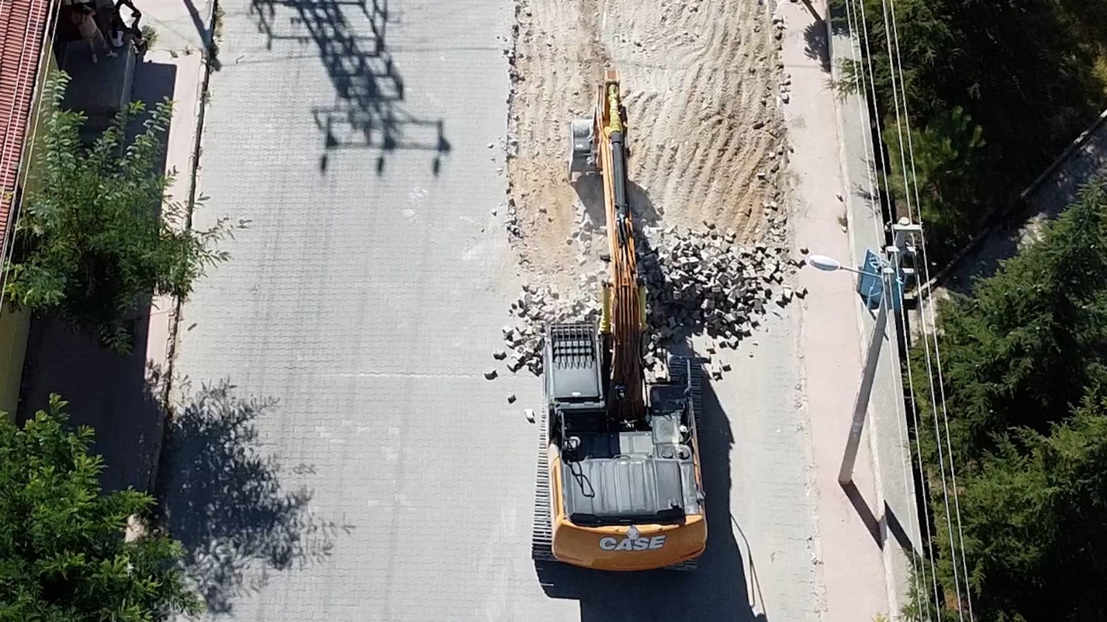 Emirdağ Belediyesi Kanal ve Su Hattını Yeniliyor, Yol Sökümüne Devam