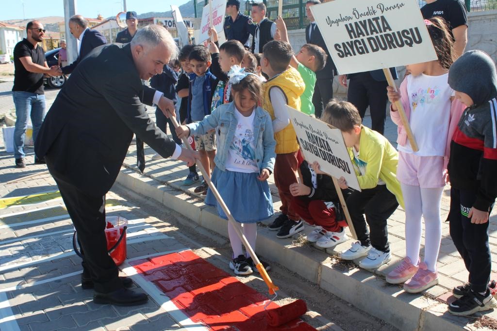 Dinar'da Protokol Üyeleri Yaya Önceliğine Dikkat Çekti