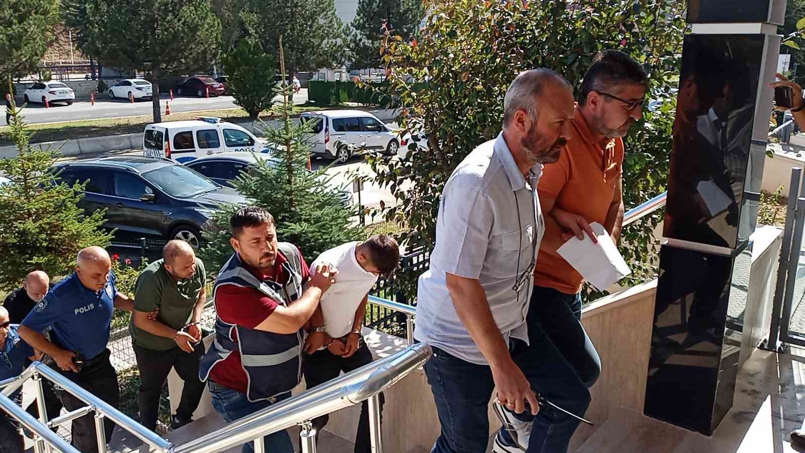 Bozüyük'te çalıntı araç operasyonu- 4 şüpheli yakalandı.