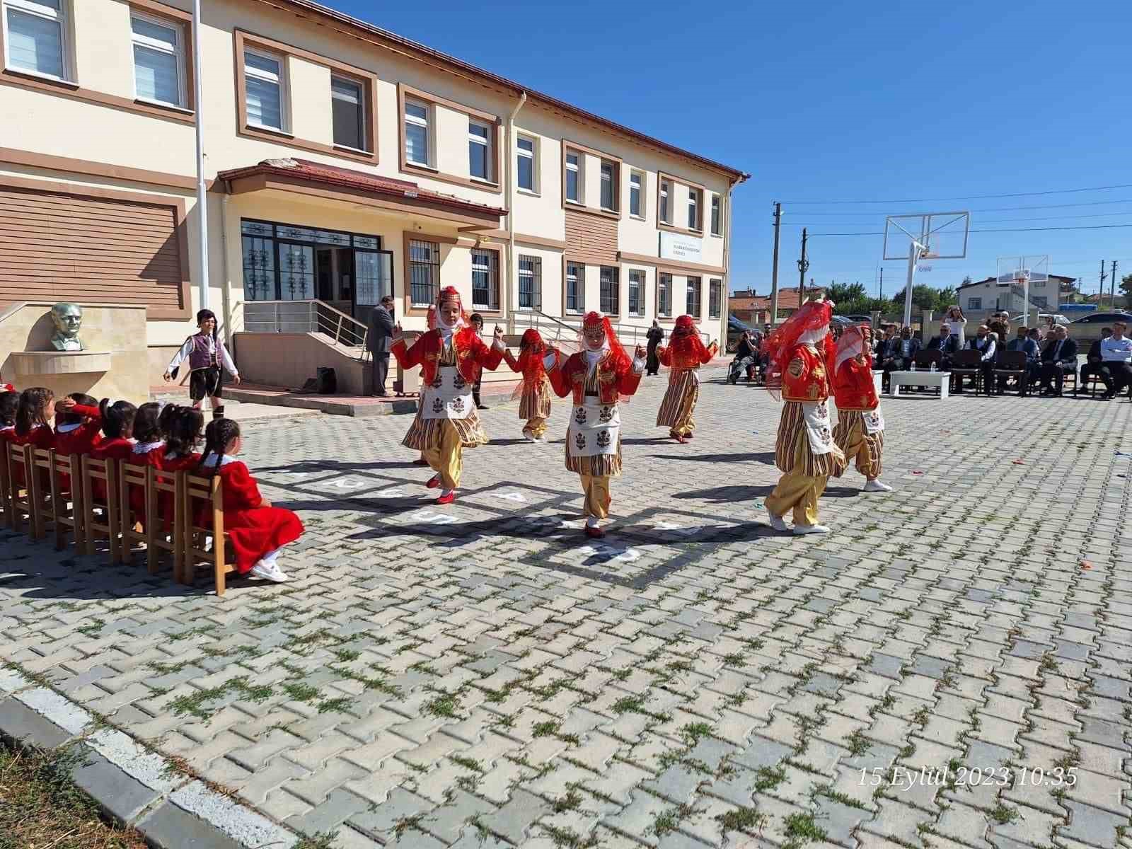 Bolvadin'de İlköğretim Haftası Coşkusu