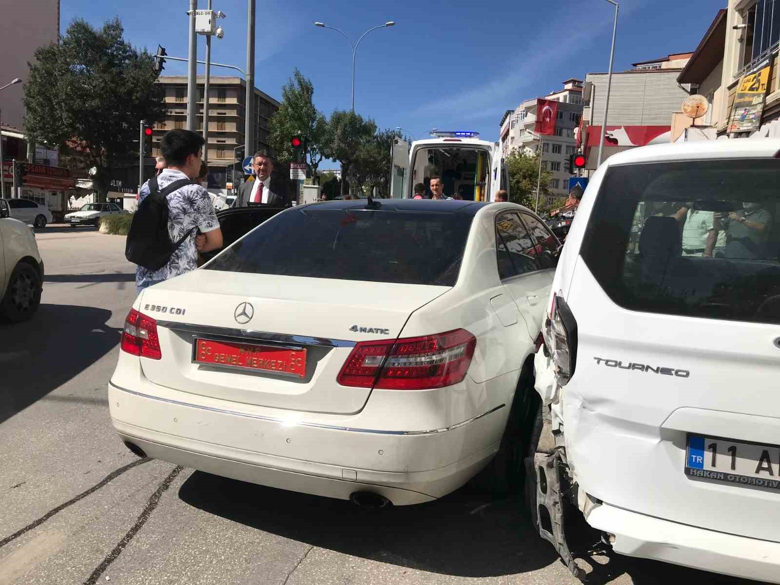 MHP Genel Başkan Yardımcısının koruma aracı kaza yaptı