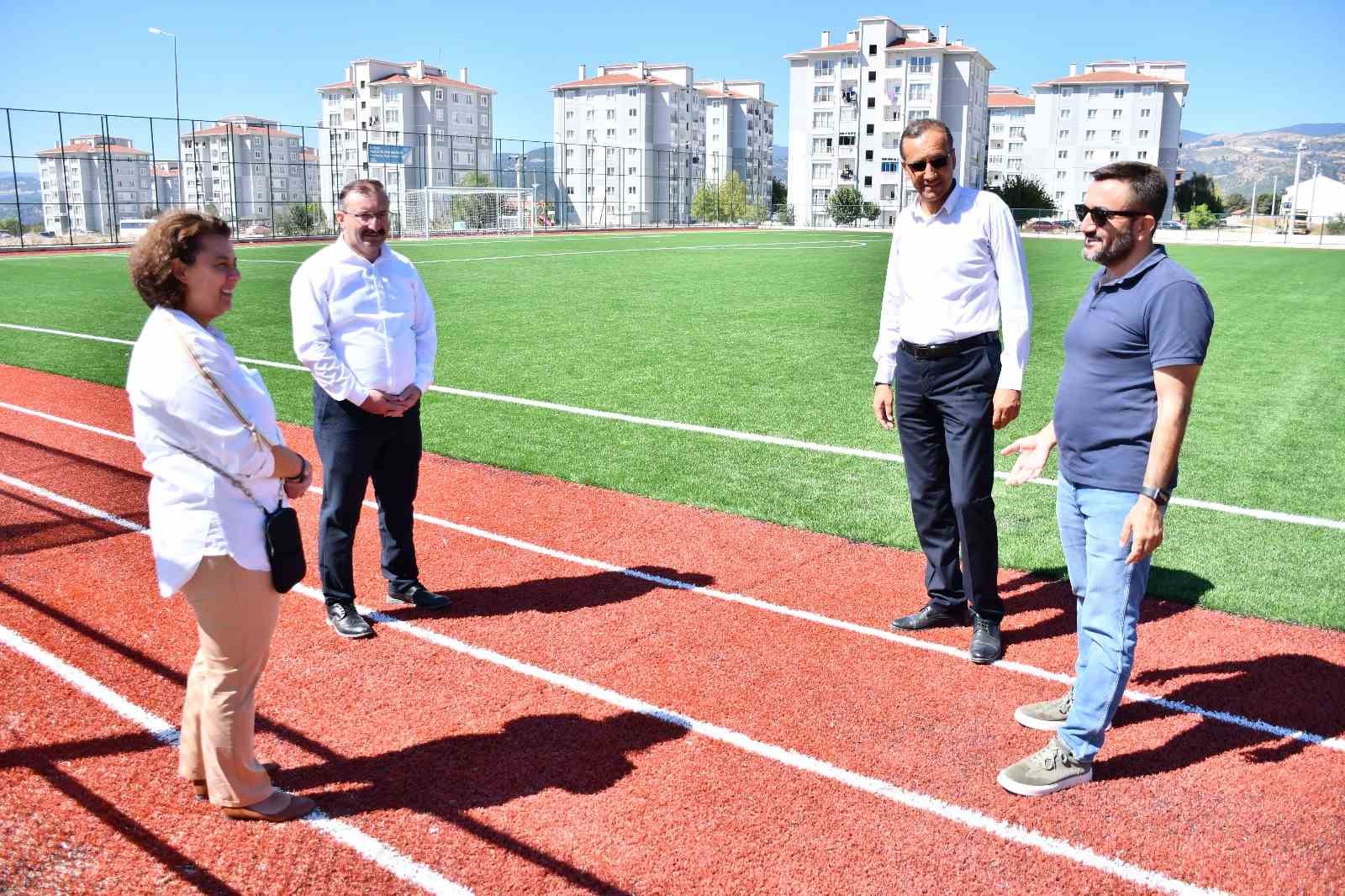 Emet'teki gençlik tesisleri incelemeye alındı.