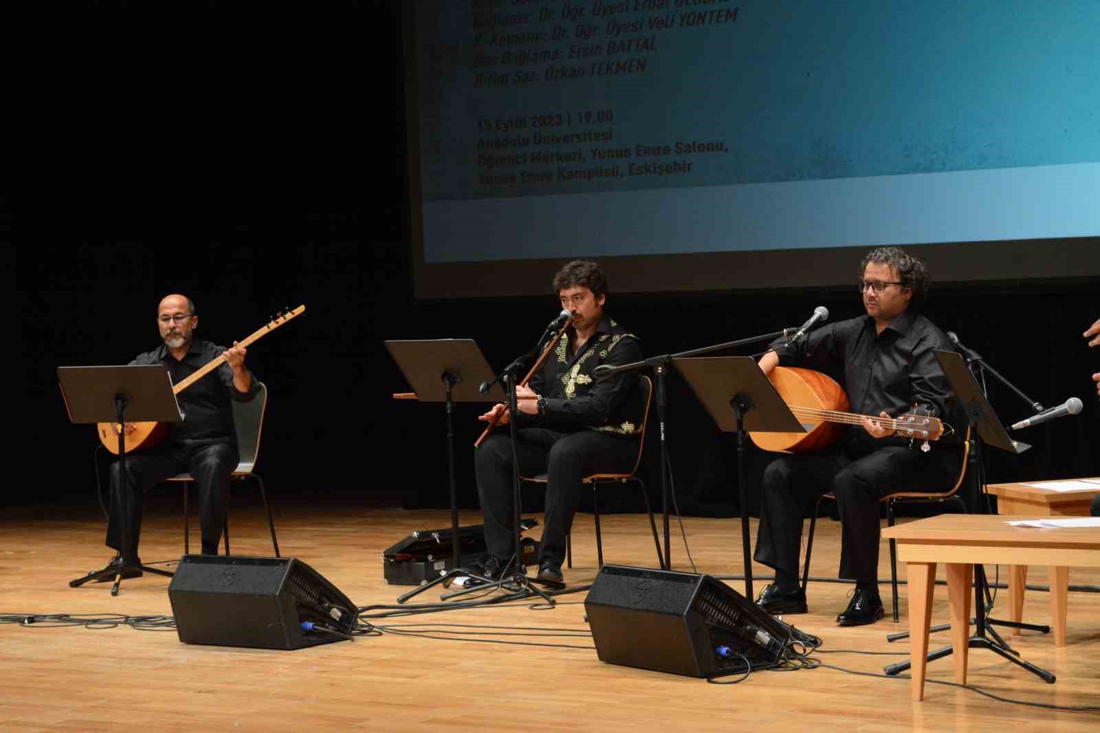 Anadolu Üniversitesi'nin düzenlediği eşlikli bağlama ve kaval konserleri, müzikseverlerle buluştu.