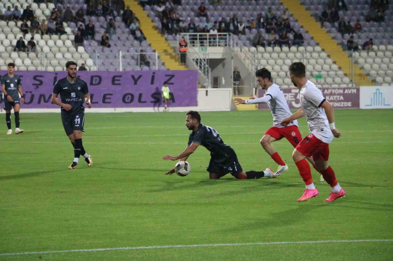 Afyonspor, evinde berabere kalıp fırsatı kaçırdı.