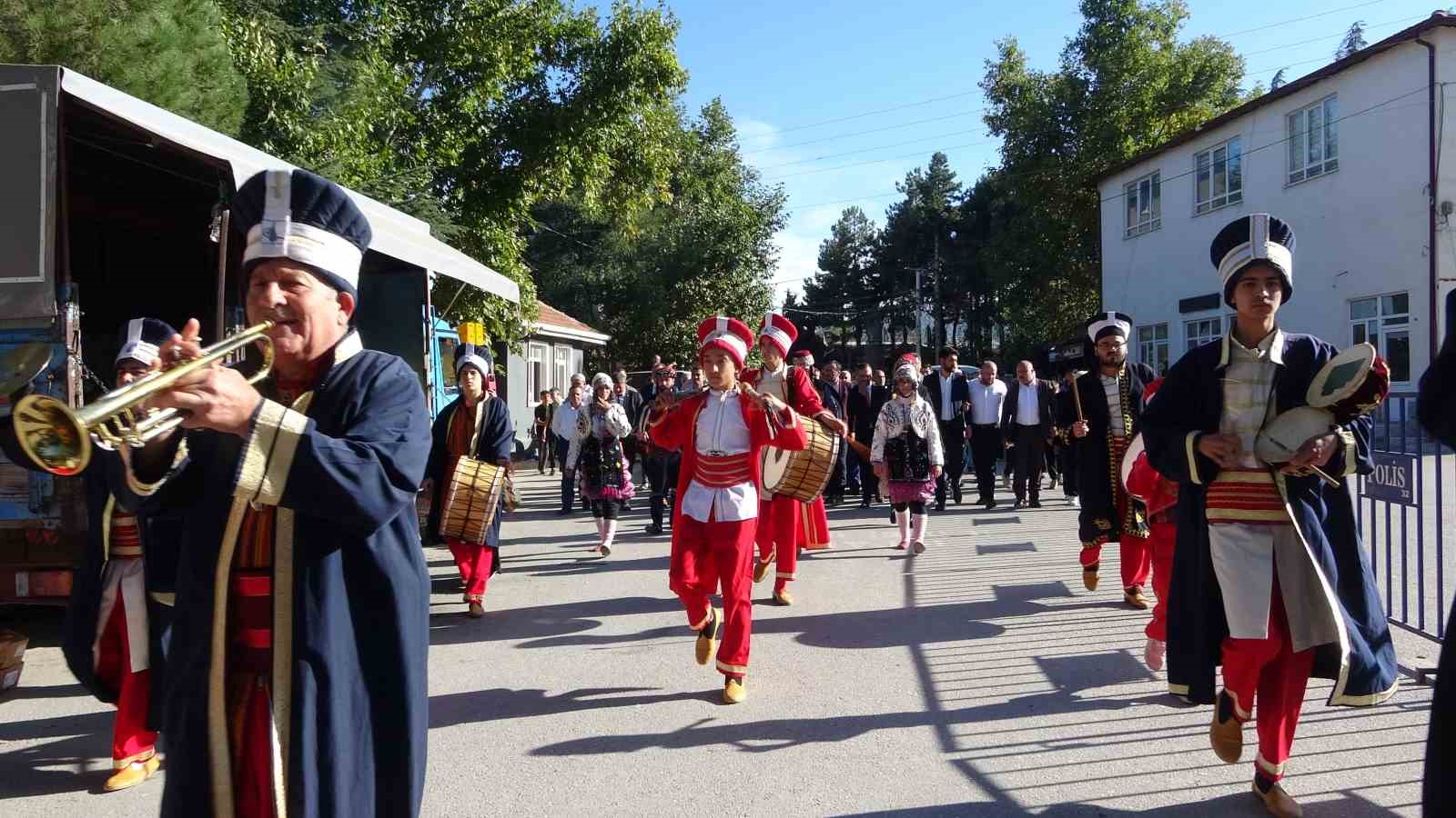 Deregümü Köyünde Domates ve Karanfil Festivali