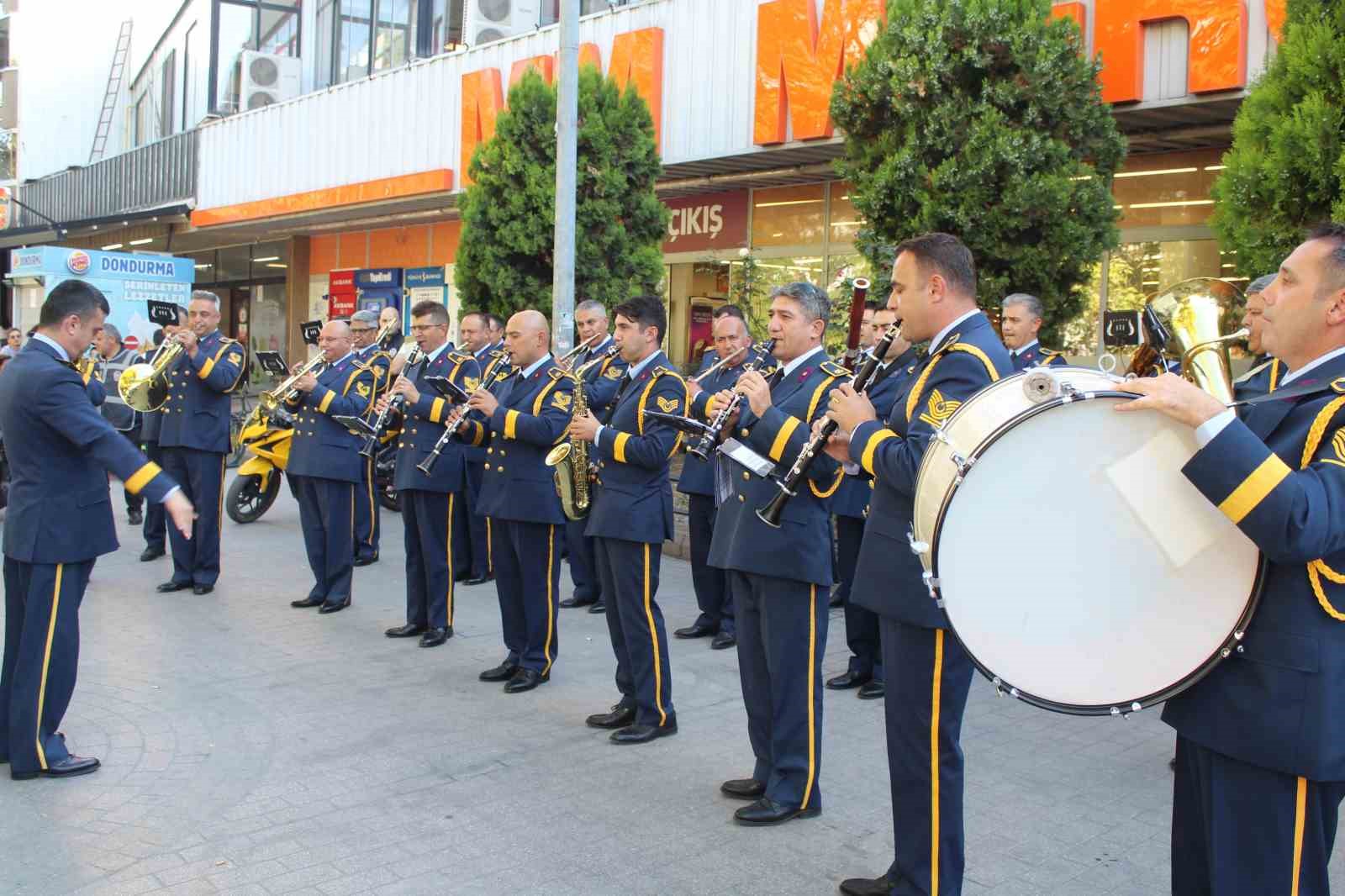 Eskişehir'de Gaziler Günü'nde muhteşem bir konser verildi.