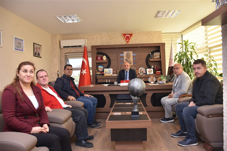 Konya'da düzenlenen Goalball Türkiye Kupası'nda ikinci olan Kocatepe Görme Engelliler Spor Kulübü ziyaret etti.