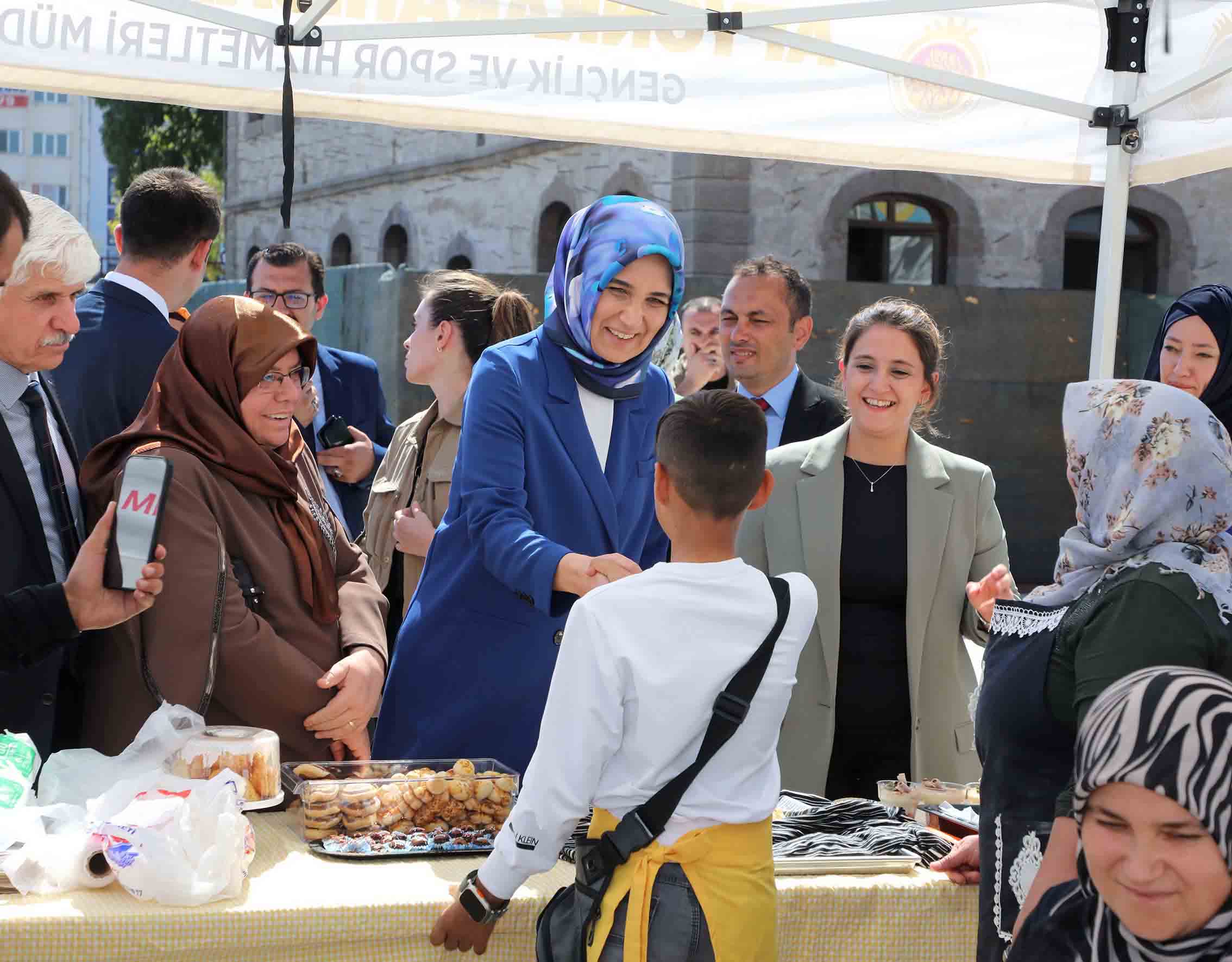 Afyonkarahisar Belediyesi Destekli Marifetli Hanımlar Pazarı Açıldı