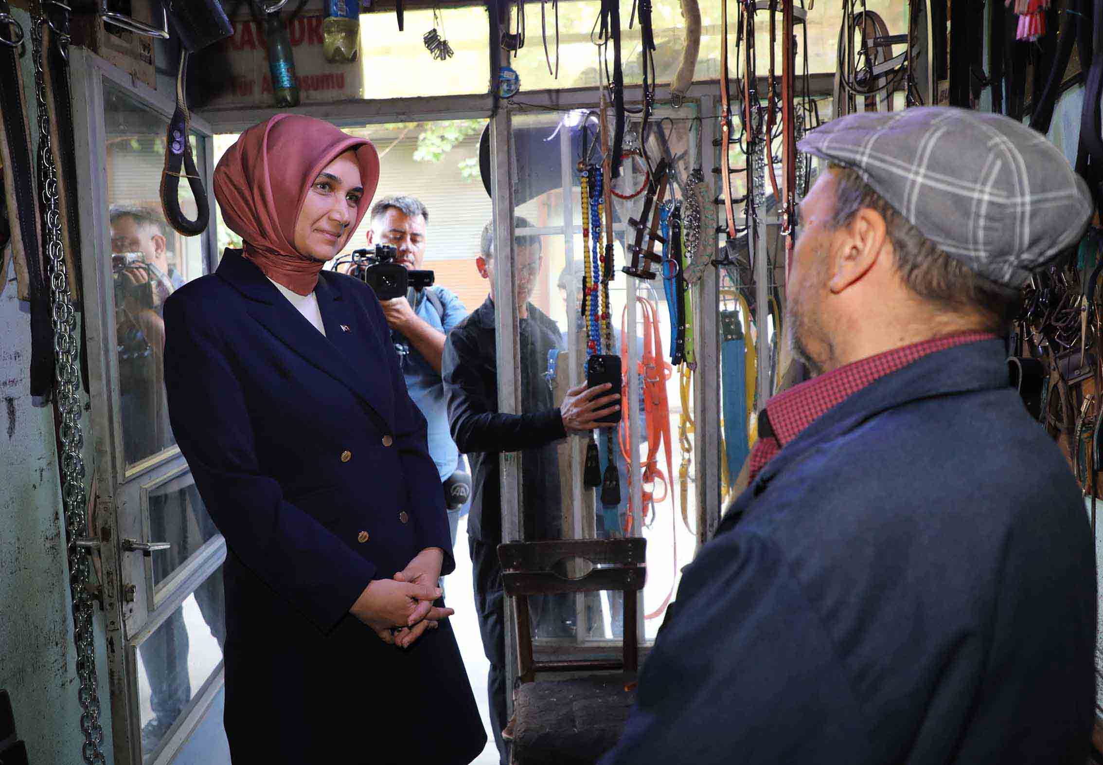 Vali Yiğitbaşı, Akmescit Mahallesinde esnafı ziyaret etti