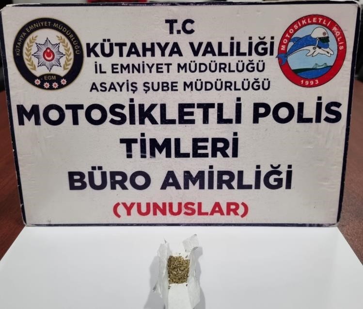 Kütahya'da Motosikletli Polis Timleri Ehliyetsiz Sürücüye Bonzai Operasyonu