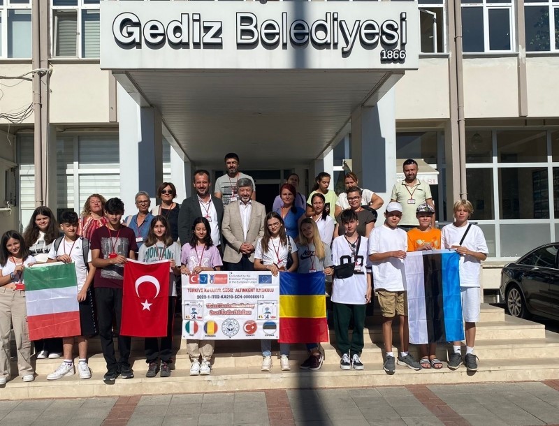 Gediz'li Öğrenciler Yapay Zeka Projesinde Misafir Öğrencileri Ağırladı