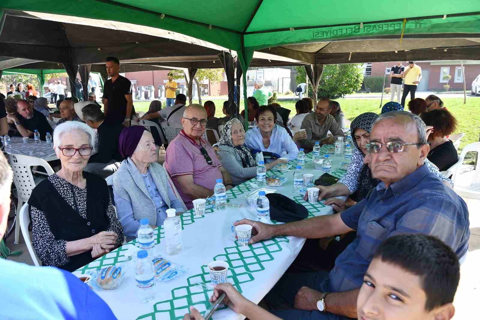 Tepebaşı Belediyesi Alzheimer hastaları ve aileleri için piknik düzenledi.