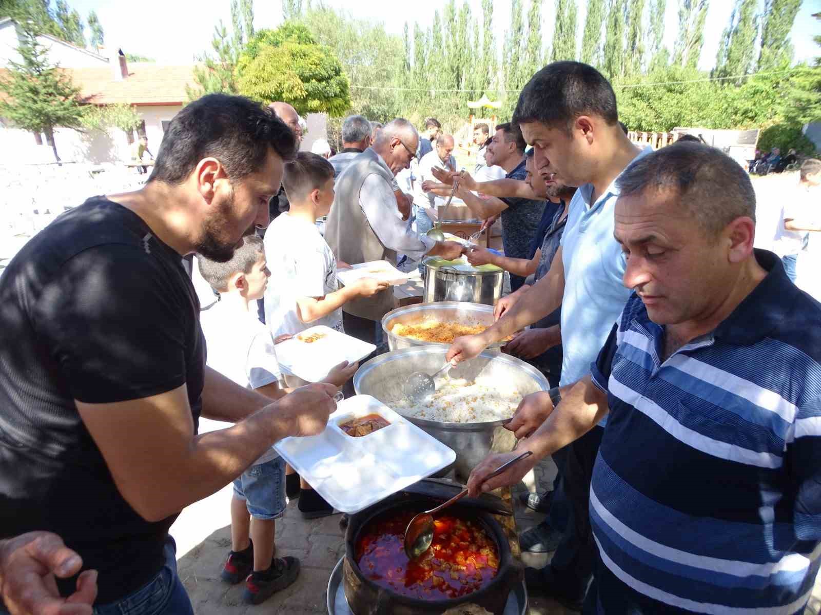 Hamamköy'de Muhtarlık Tarafından İlk Defa Hayır Yemeği Etkinliği Düzenlendi