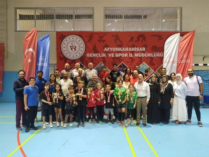 Afyonkarahisar'da Minikler Takım ve Ferdi İl Birinciliği Masa Tenisi Müsabakaları Yoğun Katılımla Gerçekleşti