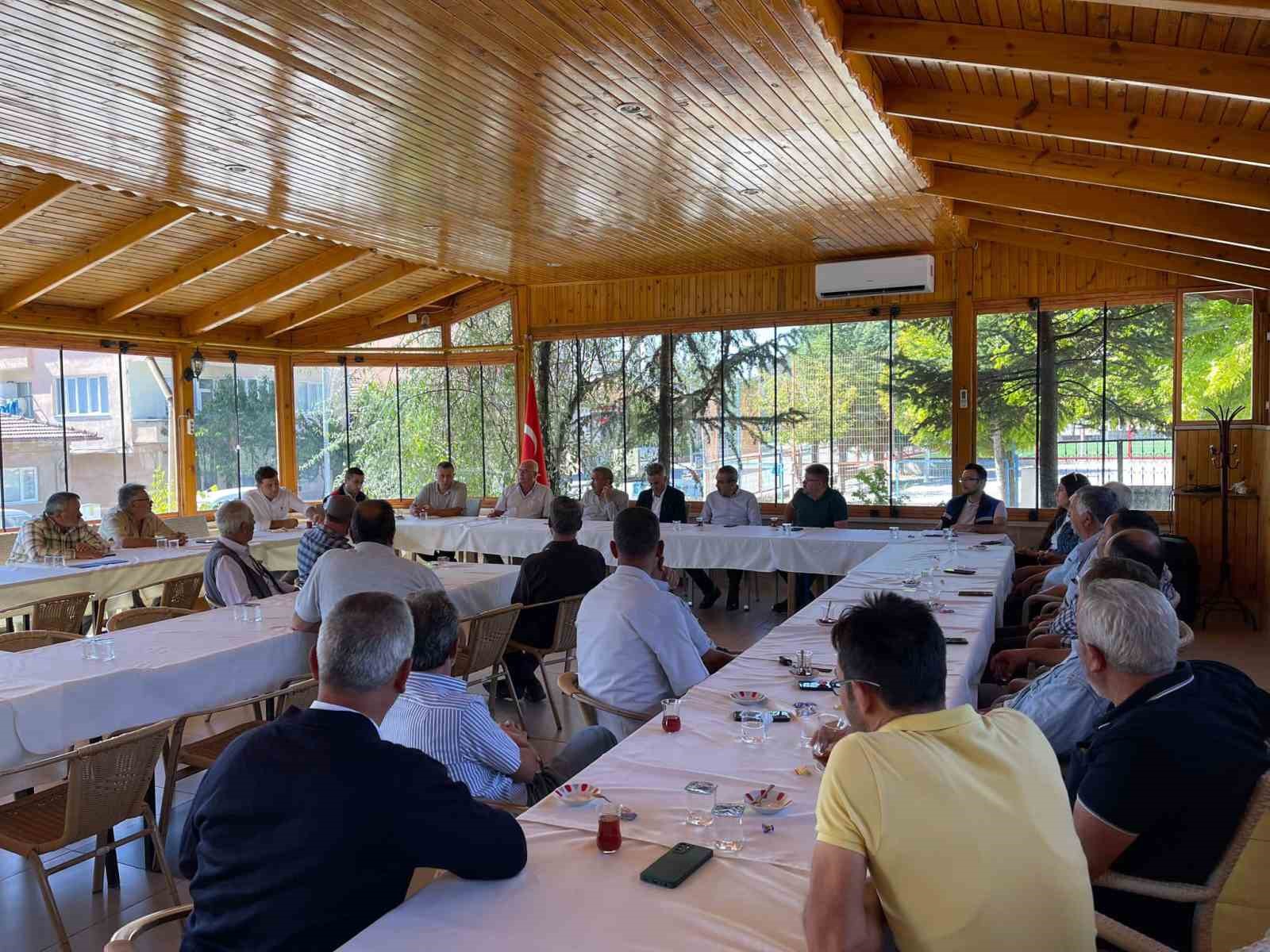 Bilecik'te yağlık ayçiçek üretimi için pazarlama stratejisi tartışıldı.