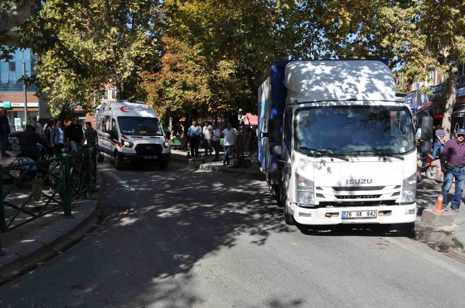 Eskişehir'de ambulansa yol vermeyen sürücüye tepki!