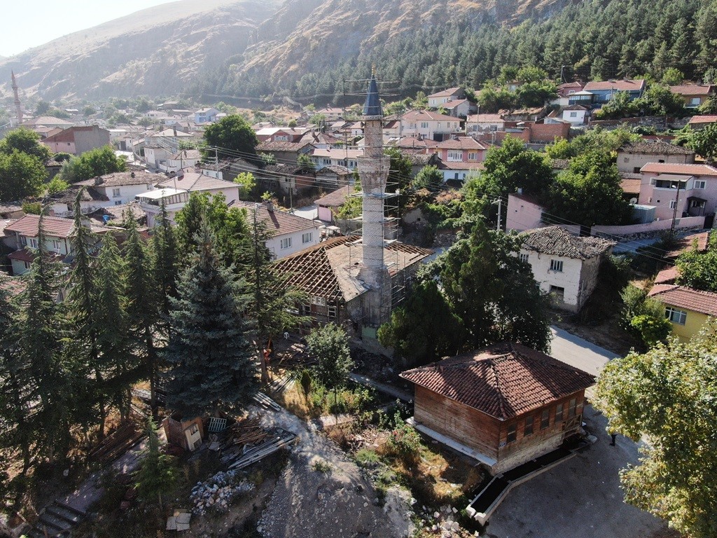 Eskişehir İnönü'de Tarihi Şeyh Kuddusi Cami Restorasyonu Sürüyor