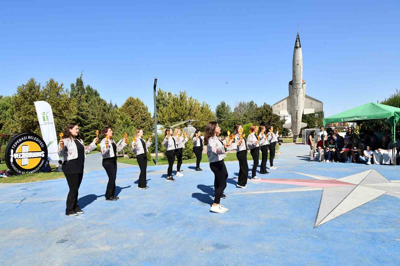 Tepebaşı Belediyesi'nden yaz dans kurslarının kapanış gösterisi!