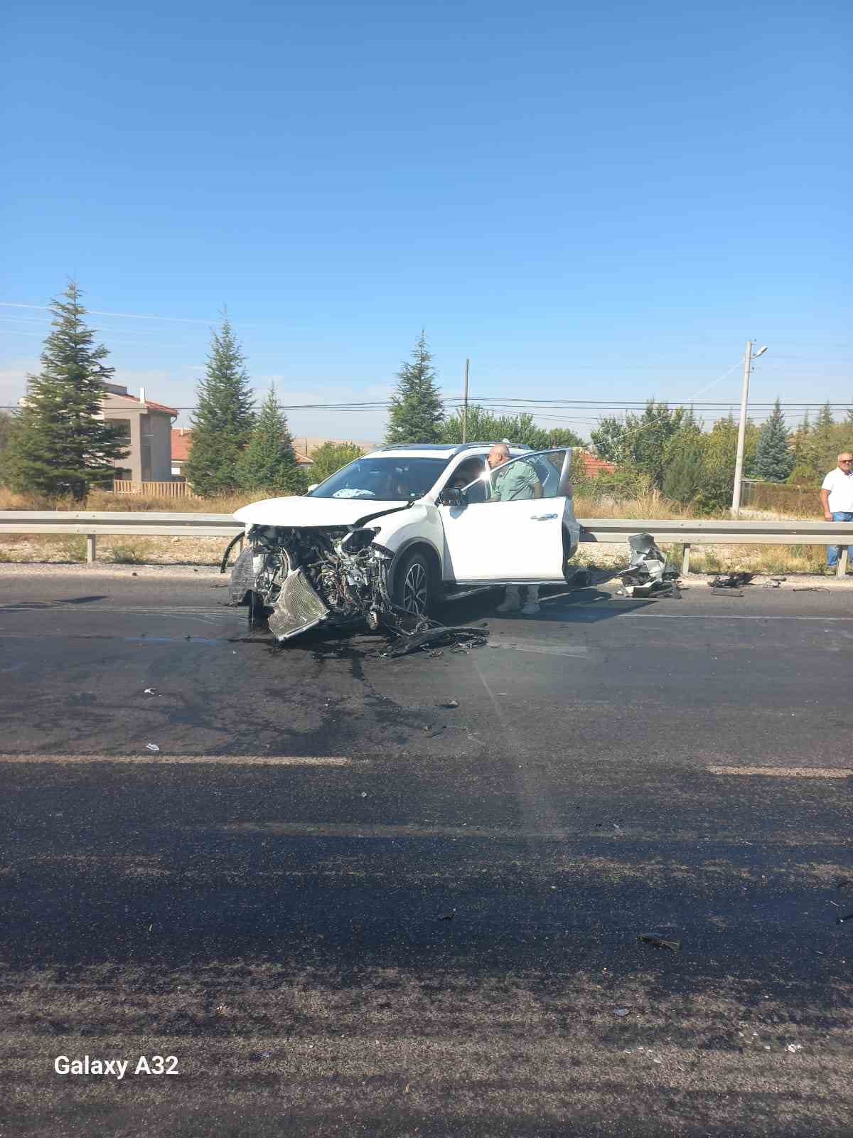 Eskişehir'de otomobiller çarpıştı, 4 yaralı