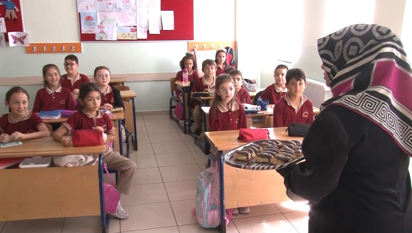 Birlik Vakfı Kütahya'da Mevlid Kandili'nde İlkokullarda Program Düzenledi.