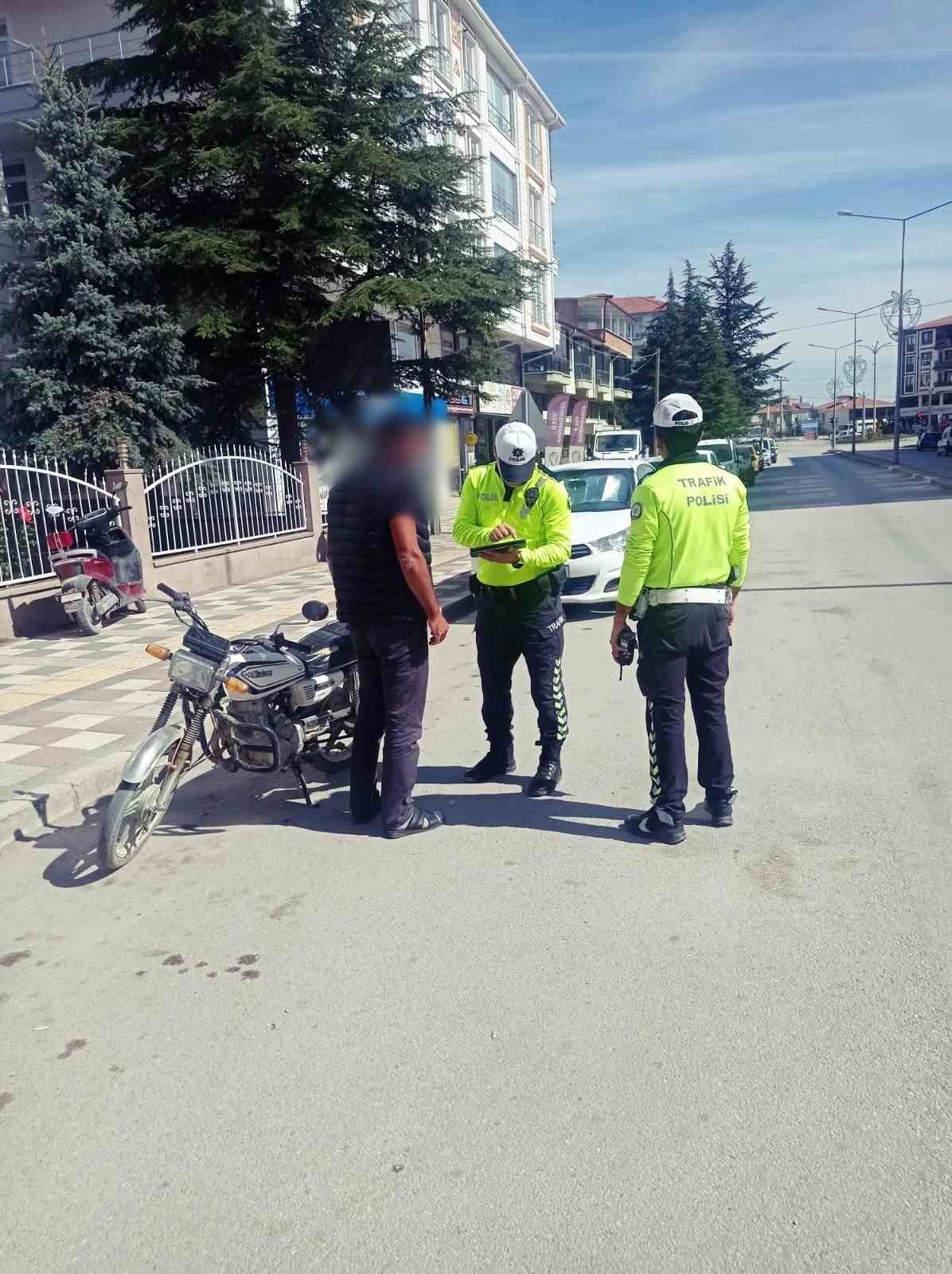 Afyon'da motorsikletlilere sıkı denetim