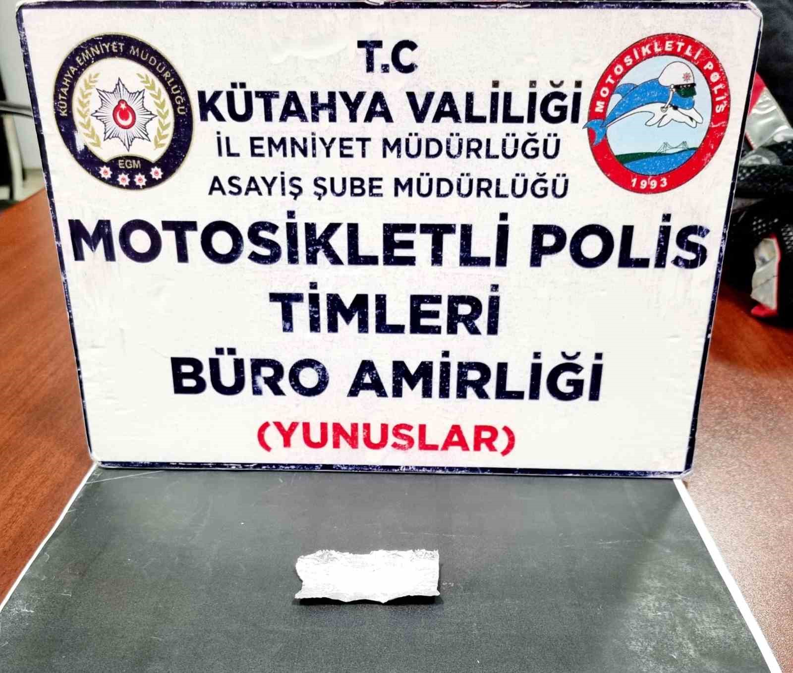 Kütahya'da Motosikletli Polislerden Metamfetamin Operasyonu