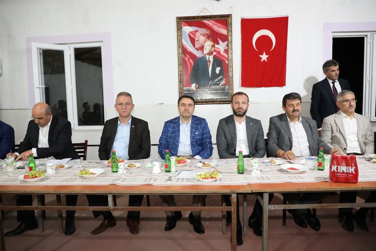 Kütahya Valisi ve Milletvekilleri Tavşanlı'da Muhtarlarla Buluştu