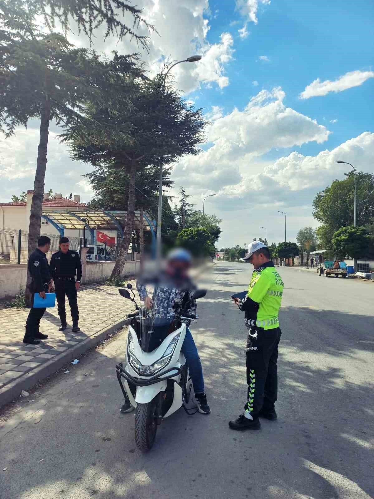 Afyonkarahisar'da Motosiklet Sürücülerine Binlerce TL Para Cezası!