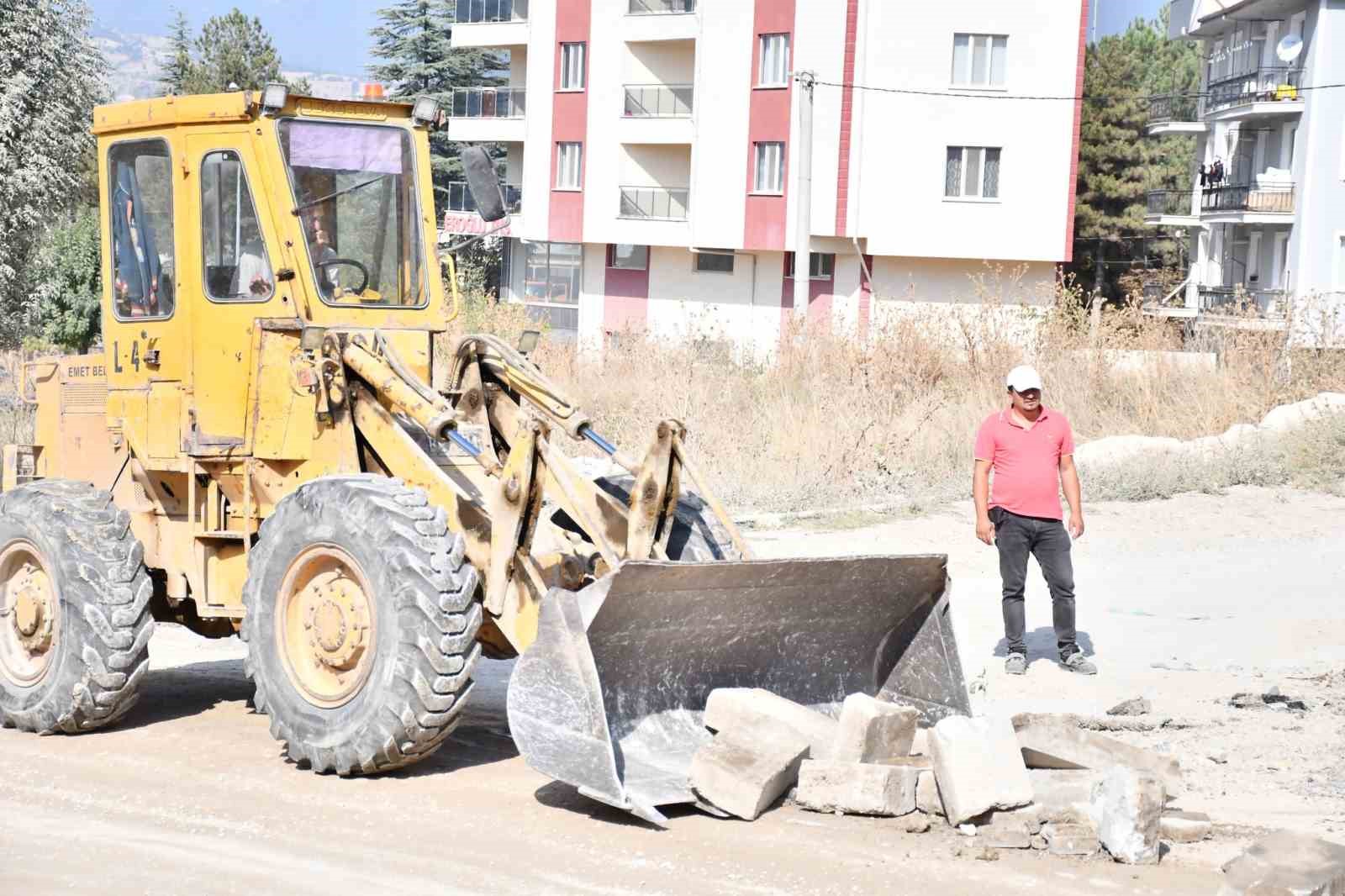 Emet'te Yollar Daha Güvenli Hale Geliyor!