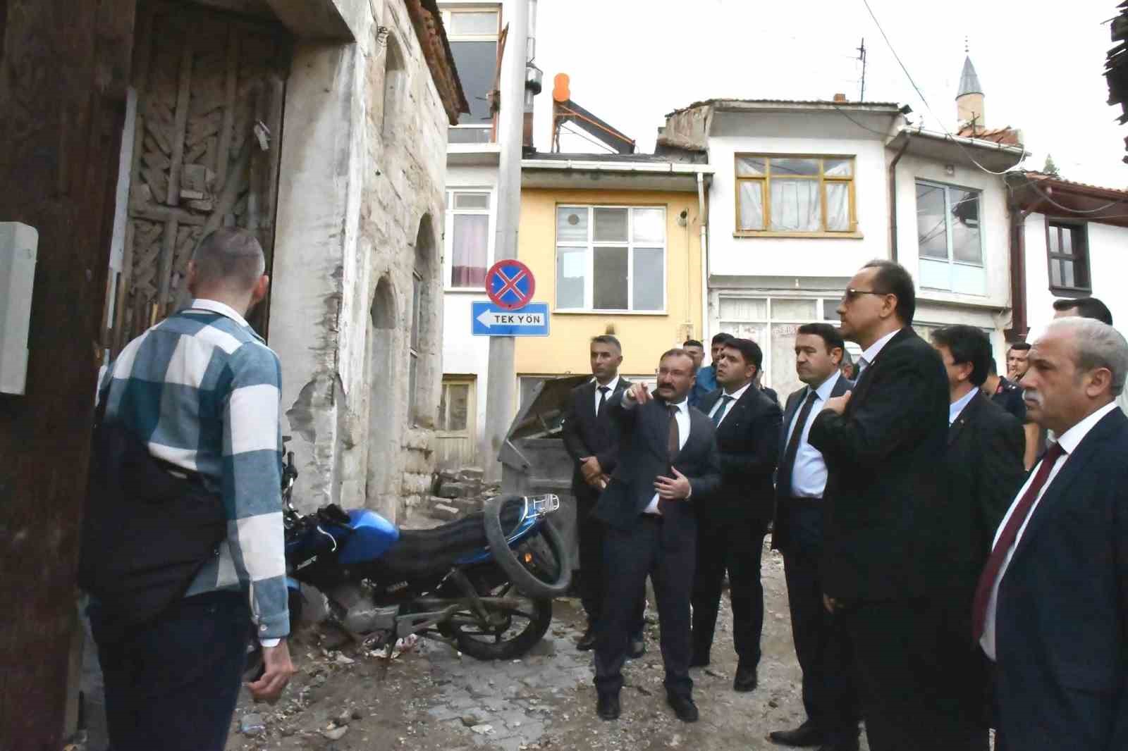 Emet Han'ı ve Babuk Bey Camii, Kütahya Valisi tarafından incelendi