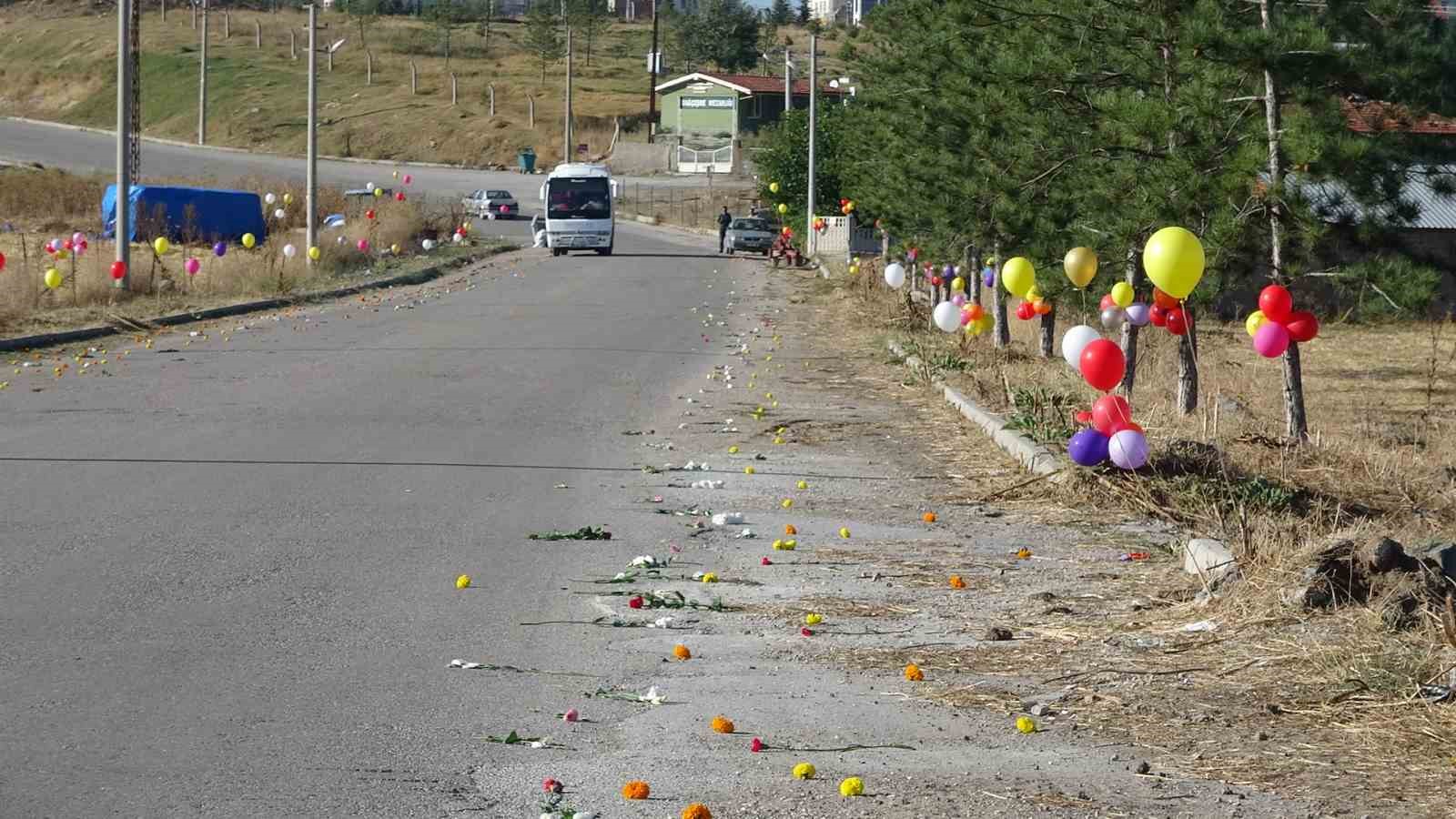 Kütahya'da Genç Adam Sevgilisine Süslü Sürpriz Yaptı