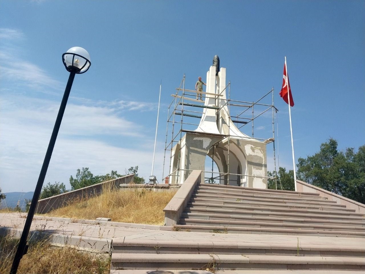 Kütahya'daki Cevizdere Şehitliği onarıldı.