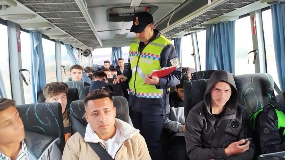 Bolvadin'de Jandarma Servisleri Denetledi.