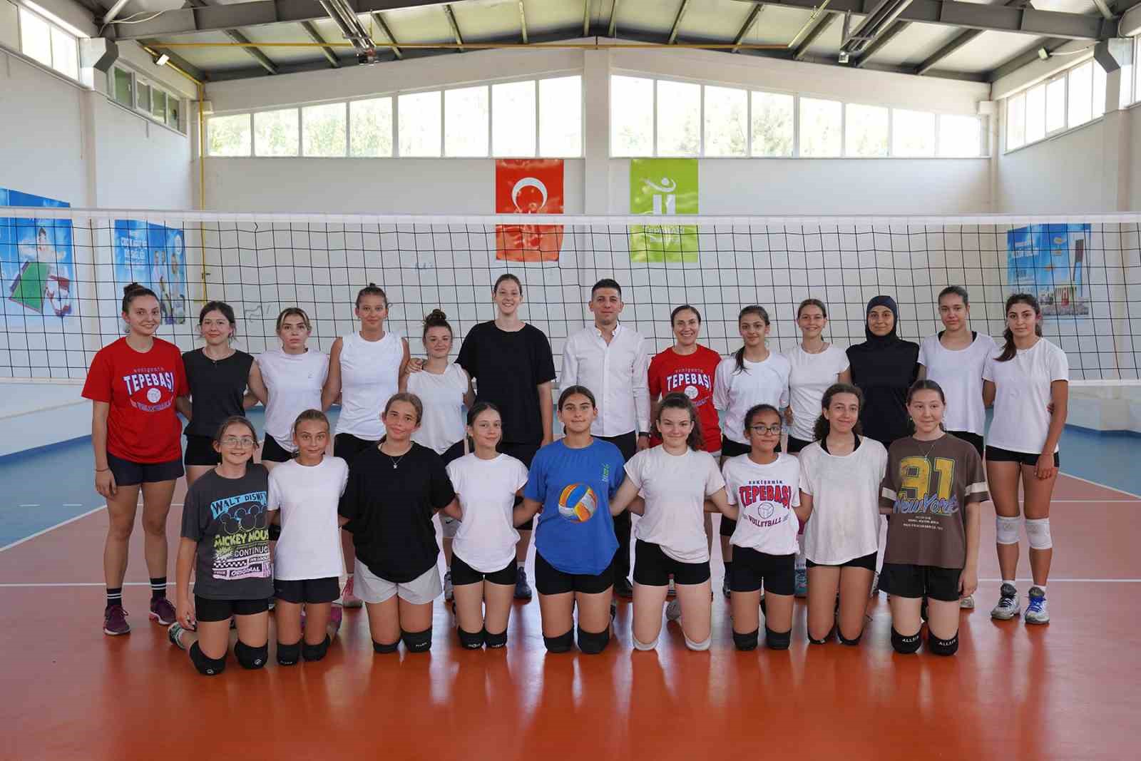 Tepebaşı Gençlik ve Spor Kulübü Kız Voleybol Takımı İçin İddialı Sezon!