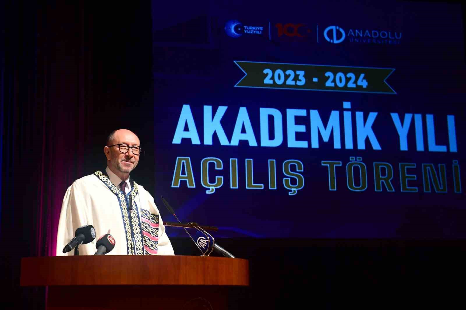 Anadolu Üniversitesi'nden Akademik Performans Ödülleri