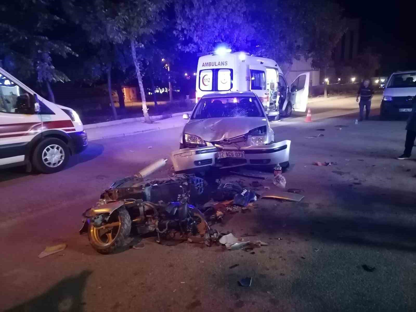 Isparta'da otomobil ile motosiklet çarpıştı: 2 yaralı